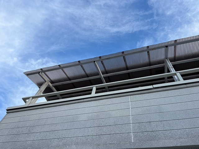 甲斐市　テラスポリカ破損